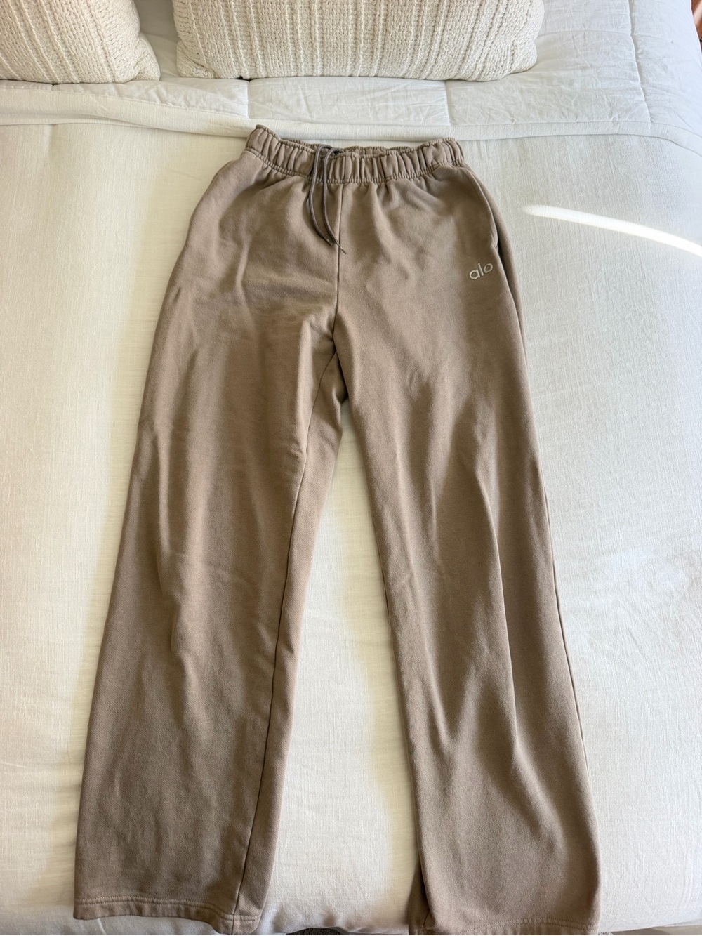 ALO Yoga Accolade Straight Leg Sweatpants